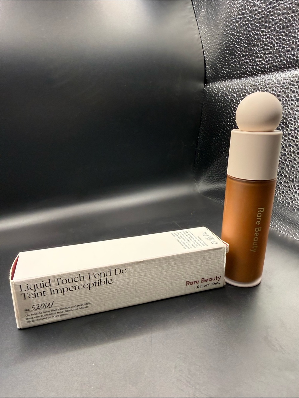 Rare Beauty Liquid Touch Foundation - deep Warm Tan 520W